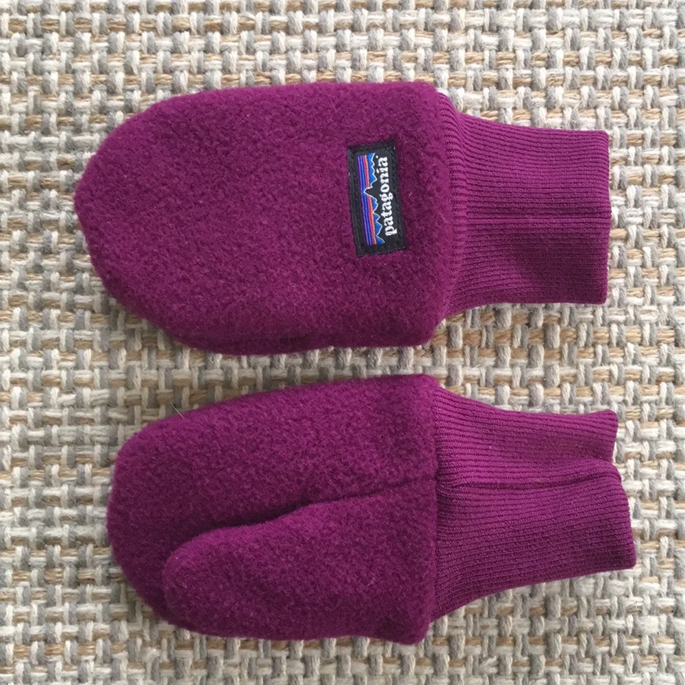Patagonia Fleece Mittens (size 0-3m)